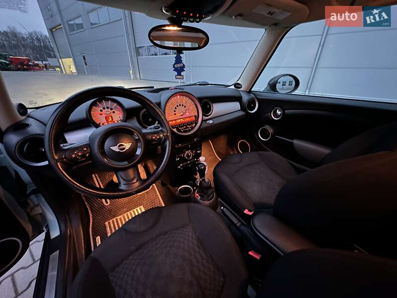 Хетчбек MINI Hatch 2011 в Вишневому фото 10 Хетчбек MINI Hatch 2011 в Вишневому