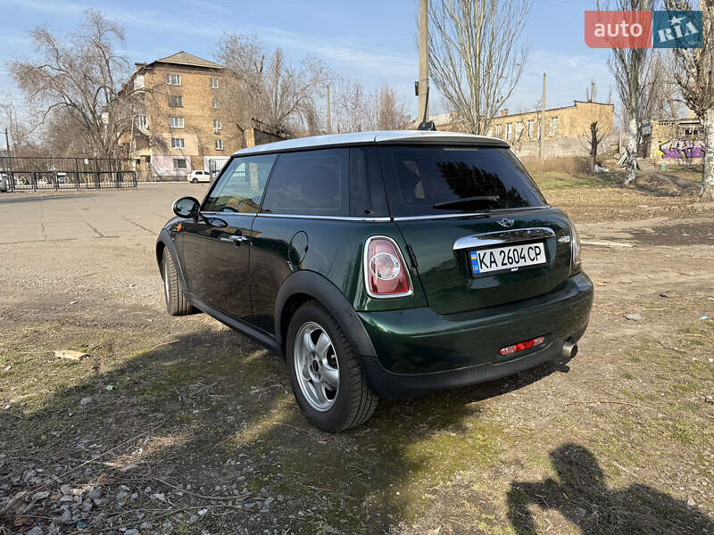 Хэтчбек MINI Hatch 2011 в Киеве