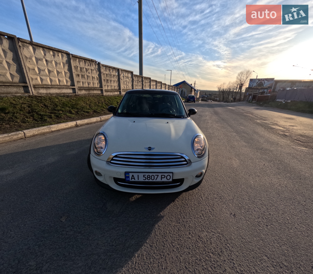 Авто в сім?ї рік , їздила мати , авто доглянуте , встановлені проставки для підняття кліренсу , сталевий захист двигуна, магнітола з камерою заднього огляду, карплей , ютюб навігатор . По техніці авто все справно можна перевірити на СТО , моторчик сухенький , мастило мінялось раз на 7500км. Продаж у зв?язку з купівлею іншого авто. Кондиціонер заправлявся  влітку 2024. Нова зимня гума   Перекупам і площадкам прохання не турбувати 