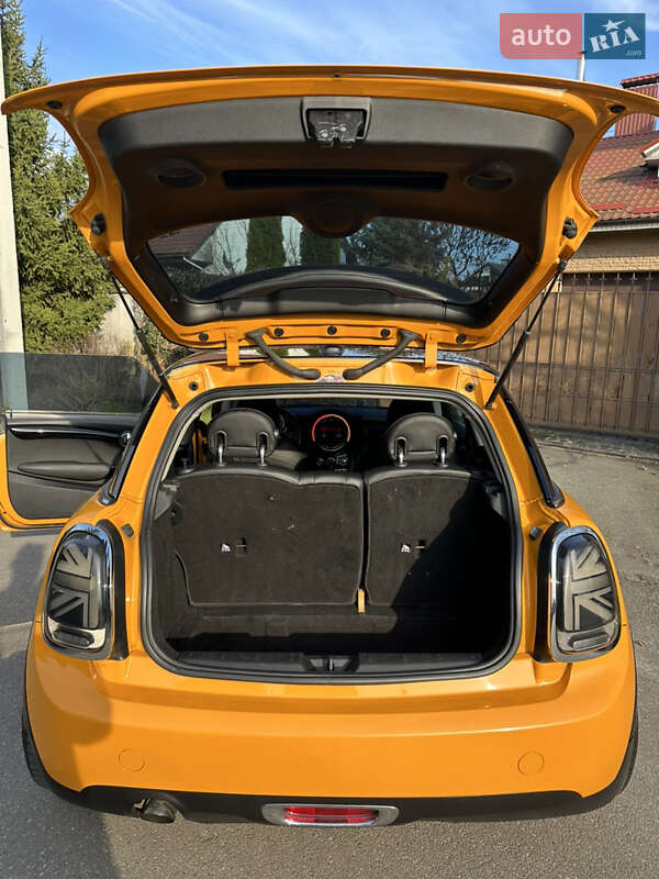 Хэтчбек MINI Hatch 2015 в Киеве