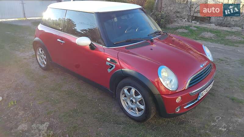 Хетчбек MINI Hatch 2006 в Золочеві