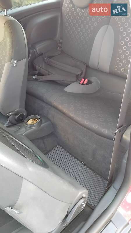 Хетчбек MINI Hatch 2006 в Золочеві