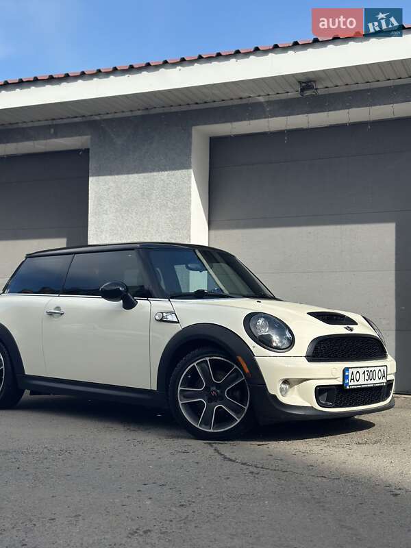Хэтчбек MINI Hatch 2012 в 
