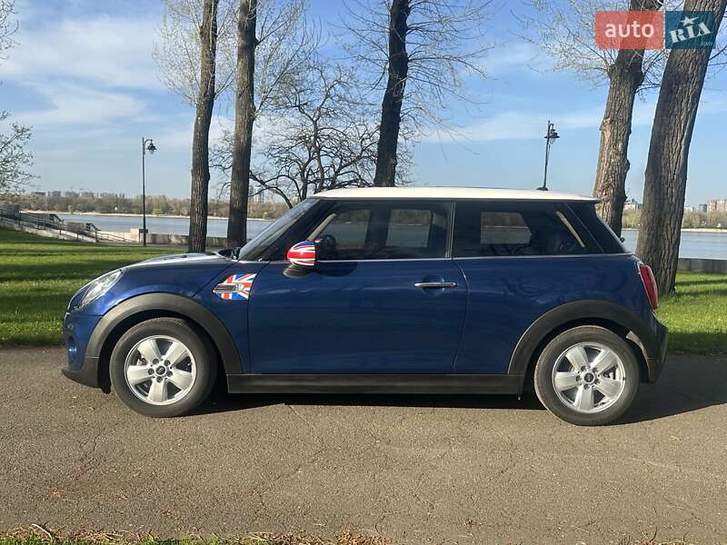 Хэтчбек MINI Hatch 2016 в Киеве