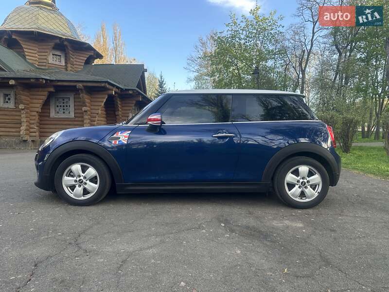 Хэтчбек MINI Hatch 2016 в Киеве