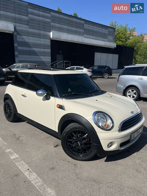 2007 Mini Hatch, VIN WMWME31050TL73324:plate — фото 1 (autoria)
