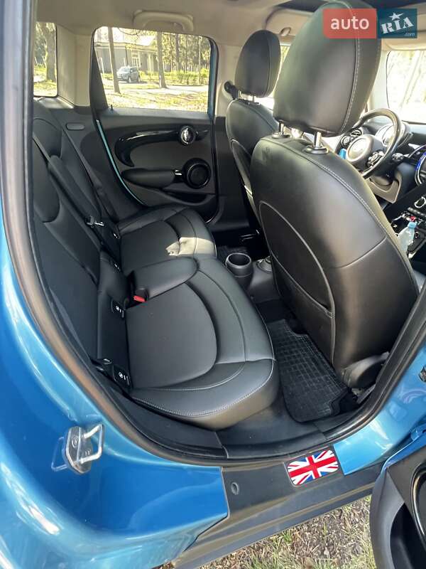 Хэтчбек MINI Hatch 2015 в Киеве