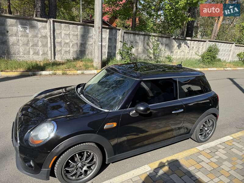 Хэтчбек MINI Hatch 2016 в Киеве