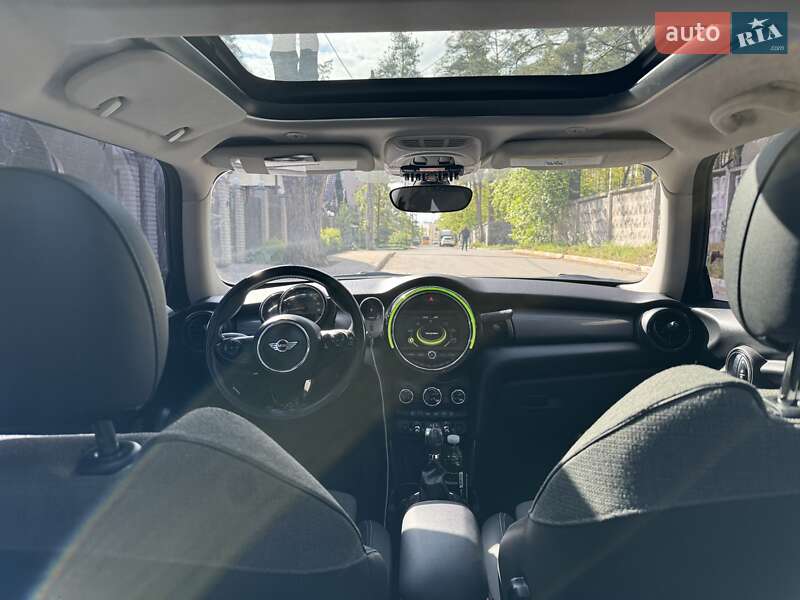 Хэтчбек MINI Hatch 2016 в Киеве