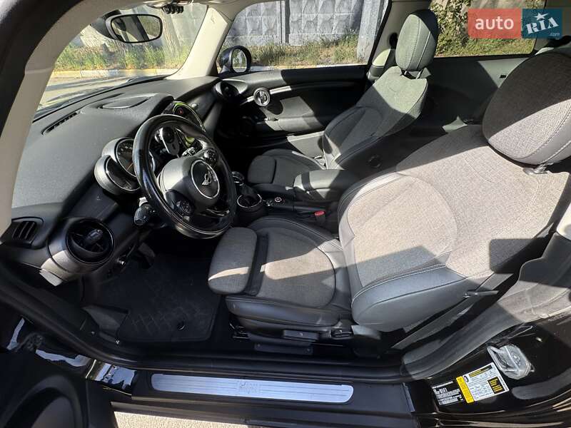 Хэтчбек MINI Hatch 2016 в Киеве