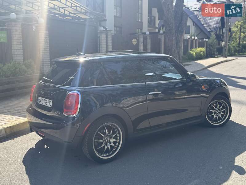 Хэтчбек MINI Hatch 2016 в Киеве