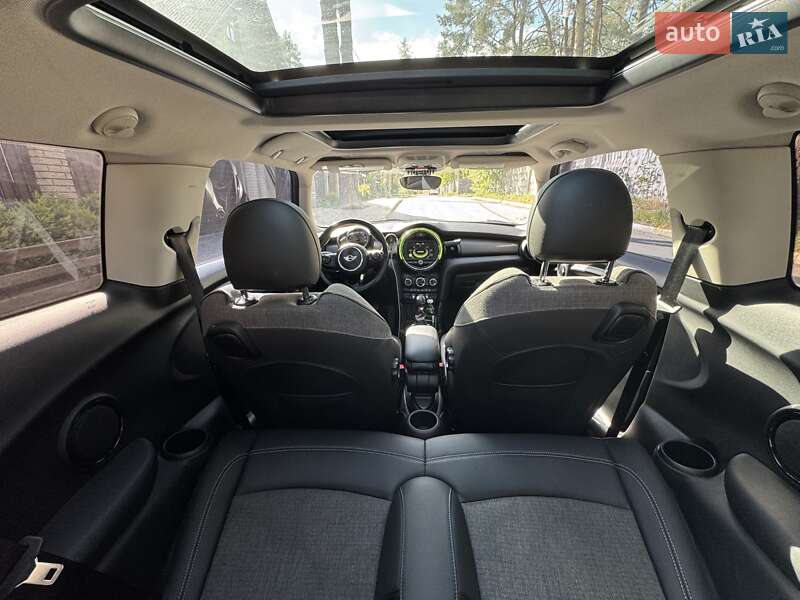 Хэтчбек MINI Hatch 2016 в Киеве