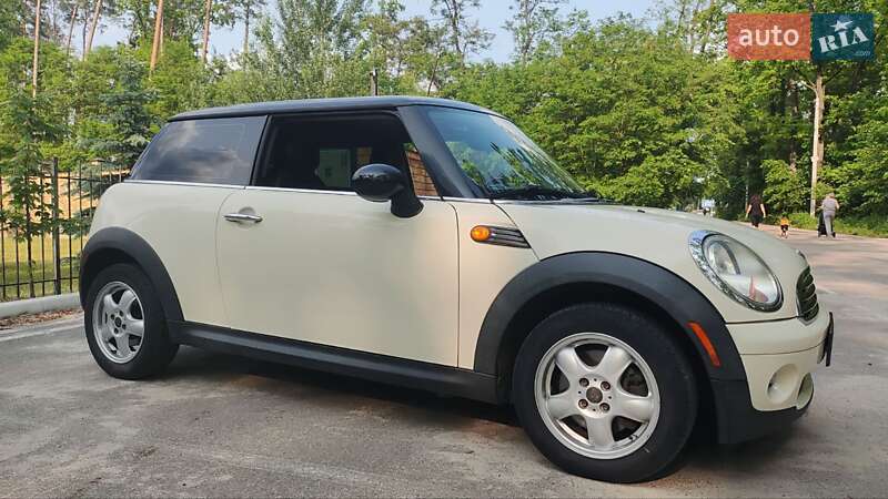 Хэтчбек MINI Hatch 2010 в 