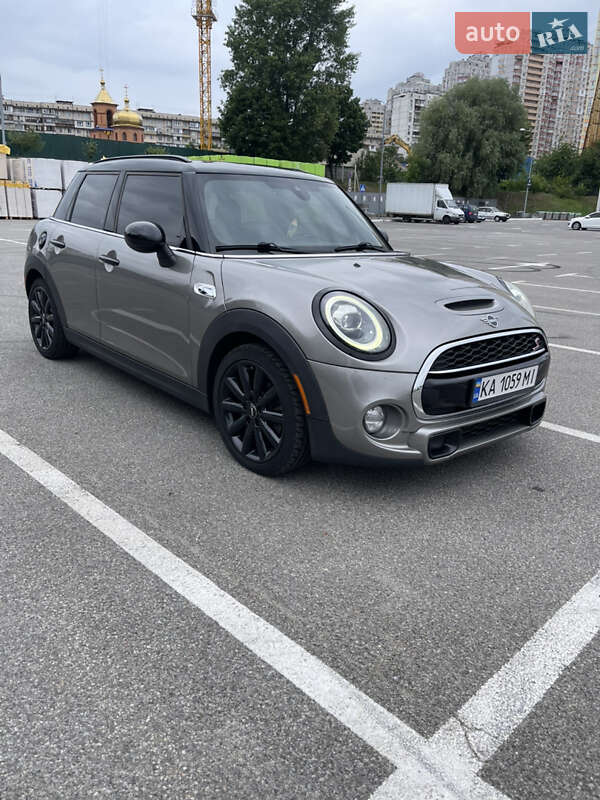 Хэтчбек MINI Hatch 2019 в Киеве
