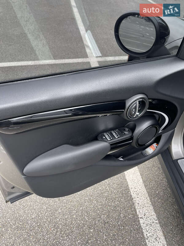 Хэтчбек MINI Hatch 2019 в Киеве