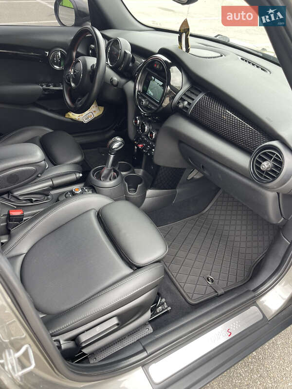 Хэтчбек MINI Hatch 2019 в Киеве