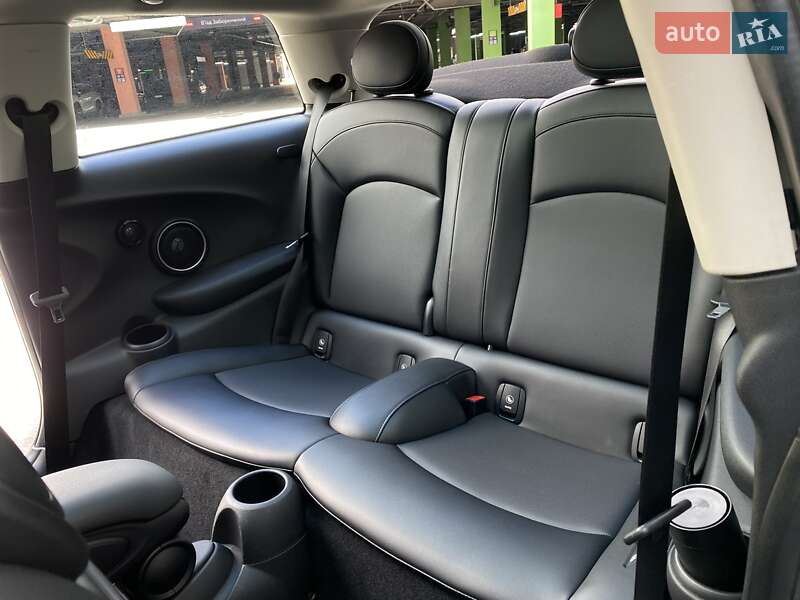 Хэтчбек MINI Hatch 2014 в Киеве
