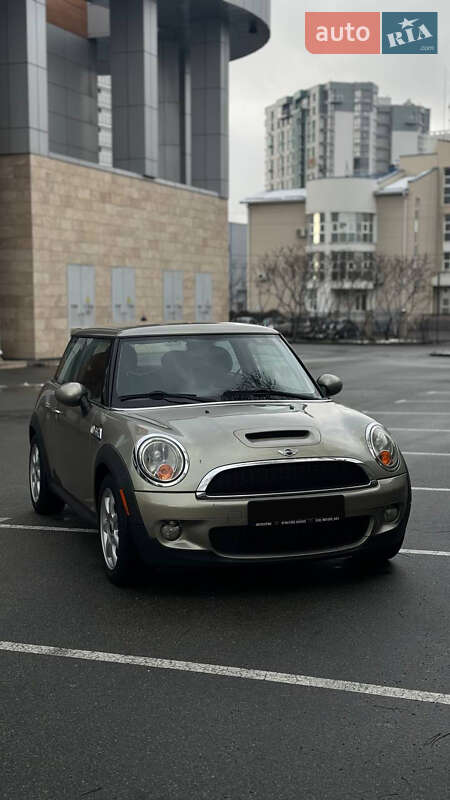 Хэтчбек MINI Hatch 2010 в 