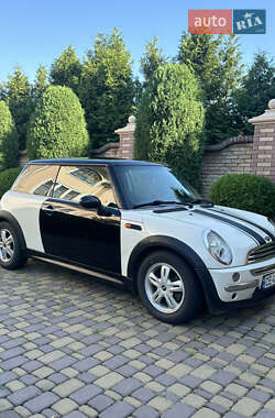 Хэтчбек MINI Hatch 2005 в 