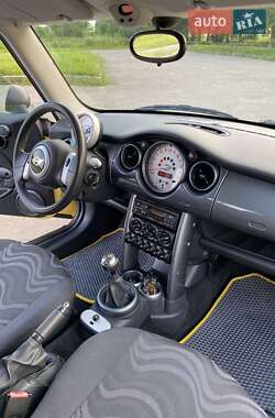 Хэтчбек MINI Hatch 2002 в Нововолынске