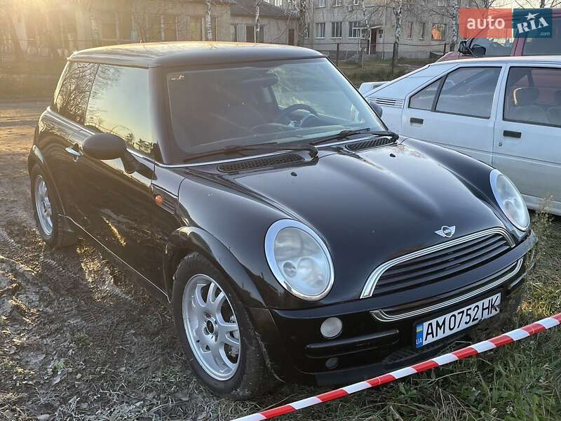 Хетчбек MINI Hatch 2001 в Звягелі