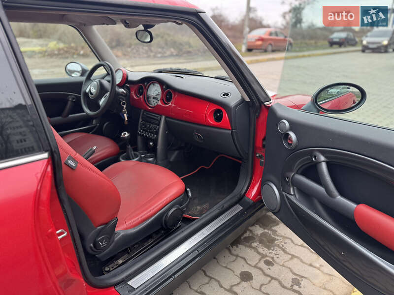 Хэтчбек MINI Hatch 2003 в Ивано-Франковске