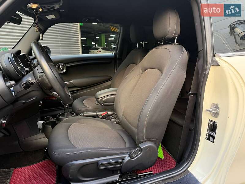 Хэтчбек MINI Hatch 2019 в Киеве