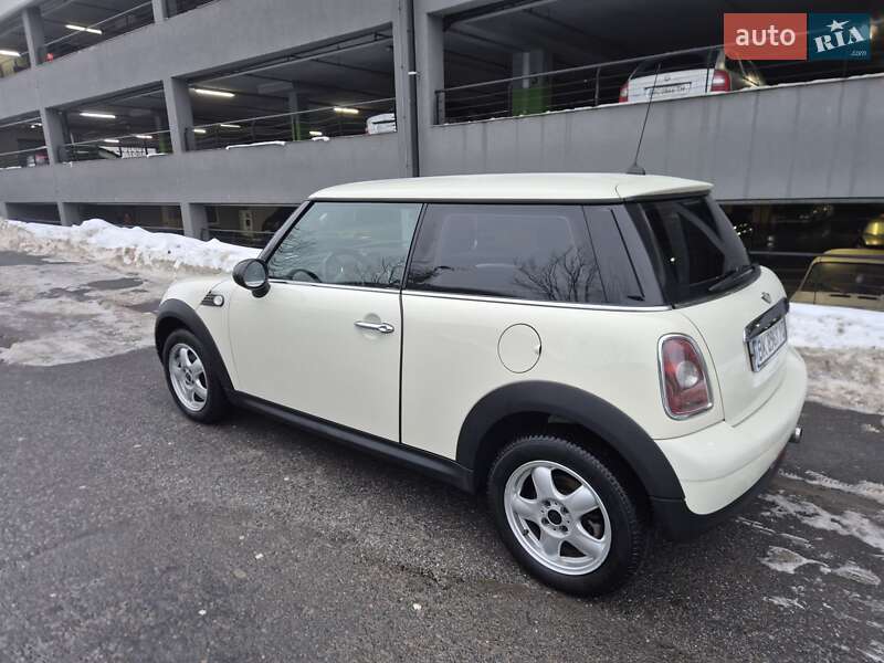 Хэтчбек MINI Hatch 2008 в Львове