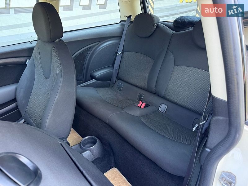 Хэтчбек MINI Hatch 2010 в Киеве