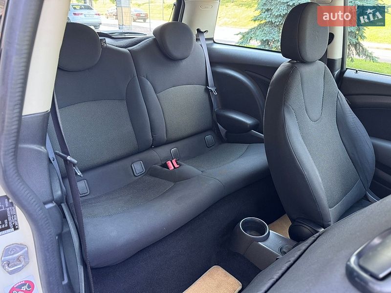 Хэтчбек MINI Hatch 2010 в Киеве