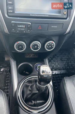 Внедорожник / Кроссовер Mitsubishi ASX 2010 в 