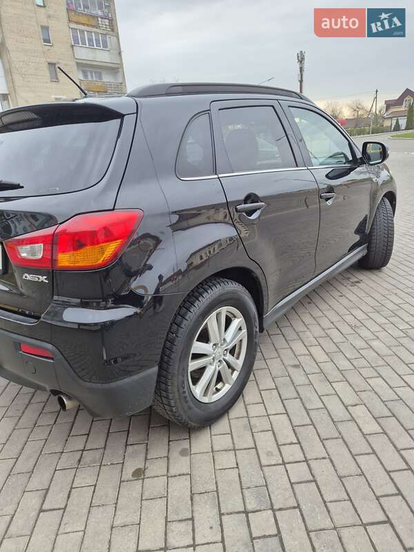 Внедорожник / Кроссовер Mitsubishi ASX 2010 в Владимире