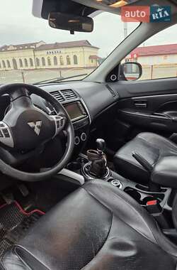 Внедорожник / Кроссовер Mitsubishi ASX 2010 в 