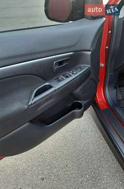 Внедорожник / Кроссовер Mitsubishi ASX 2011 в 