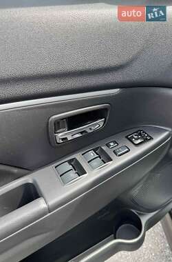 Внедорожник / Кроссовер Mitsubishi ASX 2012 в 