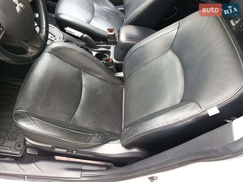 Внедорожник / Кроссовер Mitsubishi ASX 2013 в Ромнах