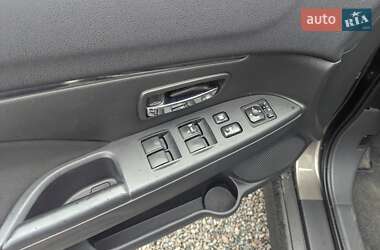Внедорожник / Кроссовер Mitsubishi ASX 2013 в 