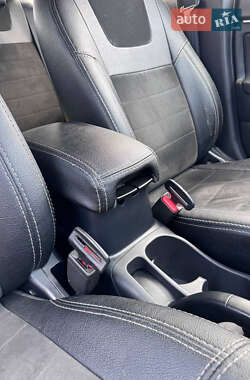 Внедорожник / Кроссовер Mitsubishi ASX 2012 в 