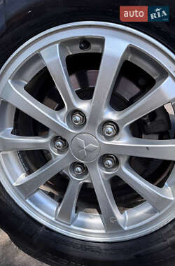 Внедорожник / Кроссовер Mitsubishi ASX 2012 в 