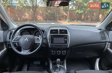 Внедорожник / Кроссовер Mitsubishi ASX 2013 в 