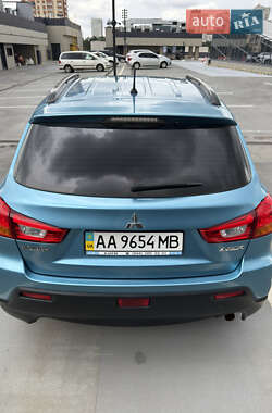 Внедорожник / Кроссовер Mitsubishi ASX 2012 в 