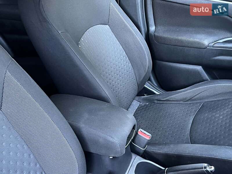 Позашляховик / Кросовер Mitsubishi ASX 2010 в Києві