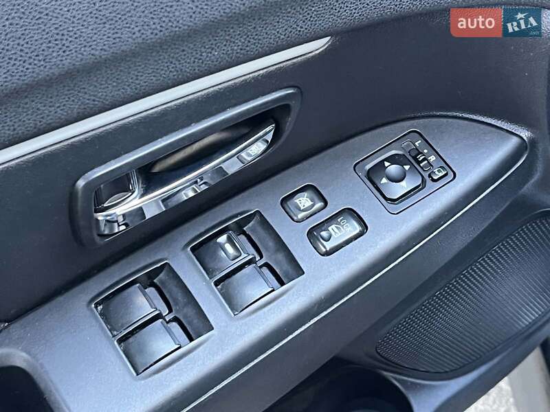 Позашляховик / Кросовер Mitsubishi ASX 2010 в Києві