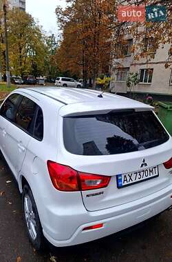 Внедорожник / Кроссовер Mitsubishi ASX 2012 в 
