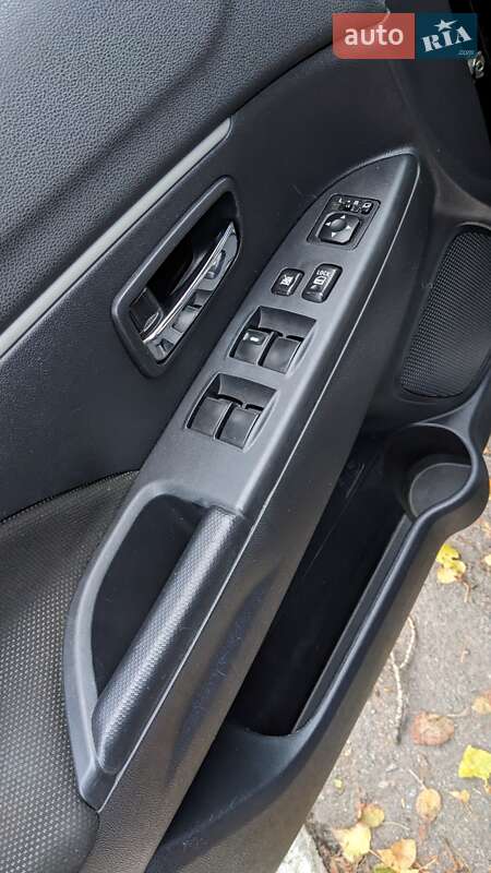 Внедорожник / Кроссовер Mitsubishi ASX 2011 в Харькове фото 16 Внедорожник / Кроссовер Mitsubishi ASX 2011 в Харькове