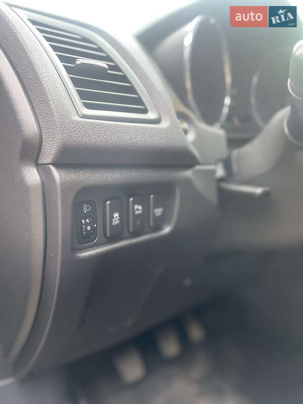 Внедорожник / Кроссовер Mitsubishi ASX 2015 в Житомире