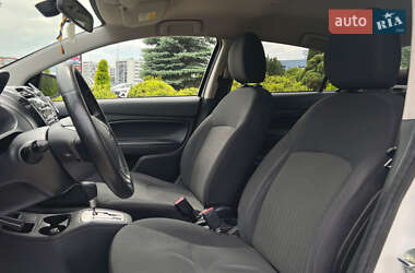 Седан Mitsubishi Attrage 2014 в 