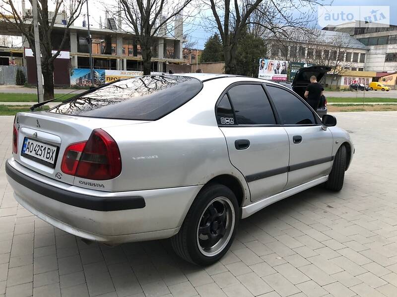 Ліфтбек Mitsubishi Carisma 2001 в Ужгороді