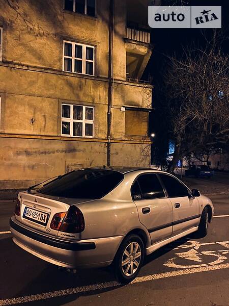 Ліфтбек Mitsubishi Carisma 2001 в Ужгороді