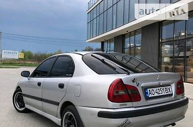 Лифтбек Mitsubishi Carisma 2001 в Ужгороде